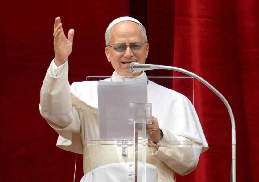 Ángelus: el Papa asegura que servir y atender a los demás reaviva la verdadera alegría