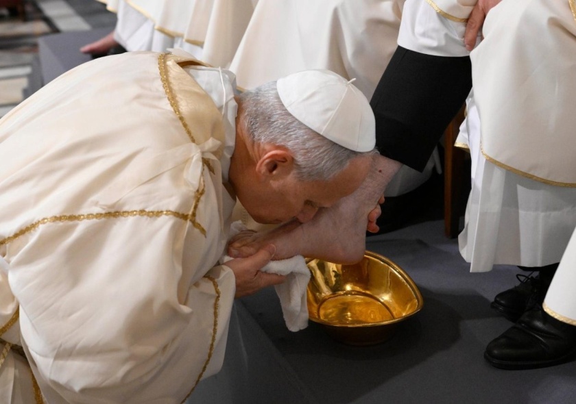 León XIV: El amor de Cristo es gesto y alimento, purifica de las idolatrías y blasfemias